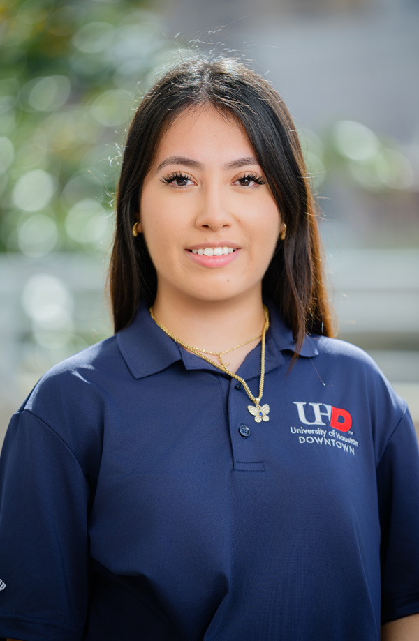 Gator Crew member Nayely Gator Crew member Nayely