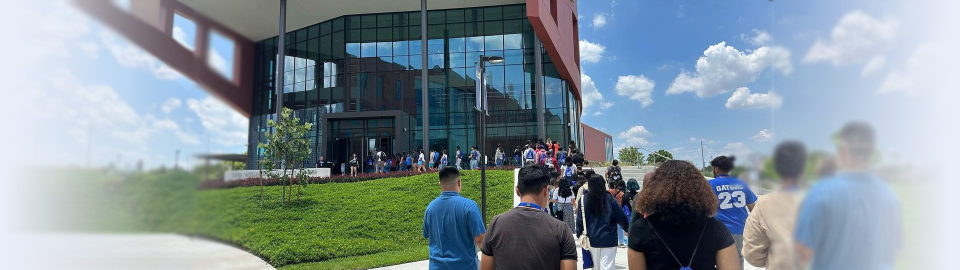 Students walking towards the Sciences and Technology building