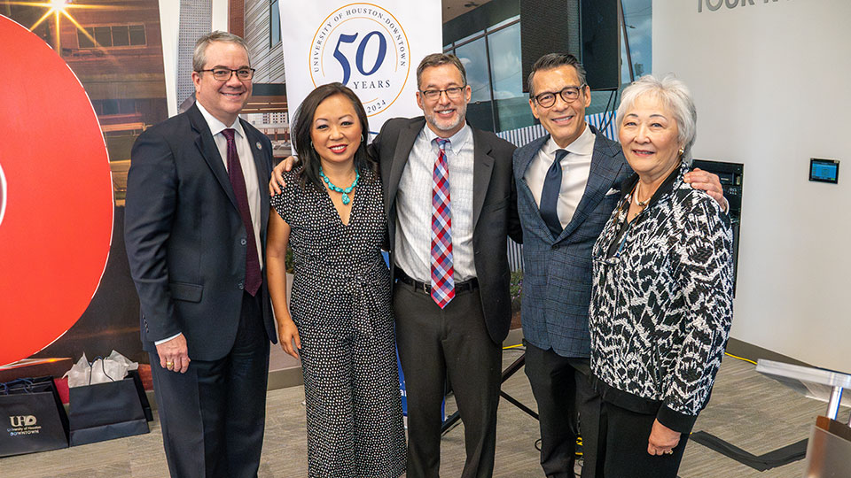 Javier Zambrano, Jonathan Schwartz with David Ono and his guests. 