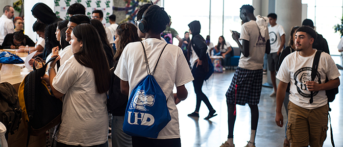 UHD students walking to class