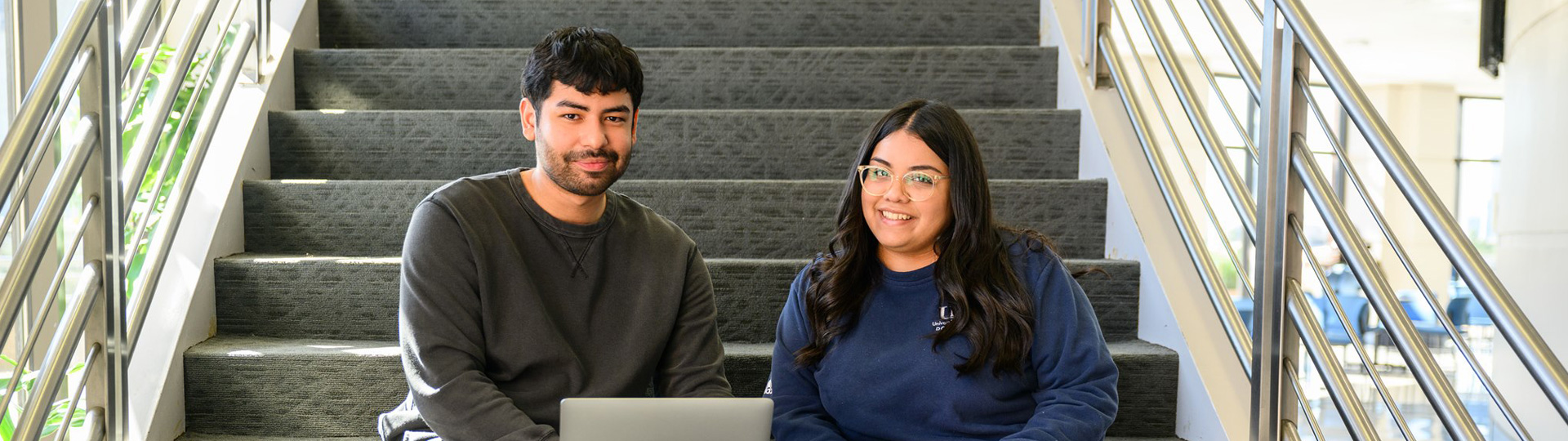 Texas Transfer Grant UHD students walking to class
