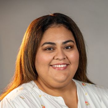 Elsie Flores headshot