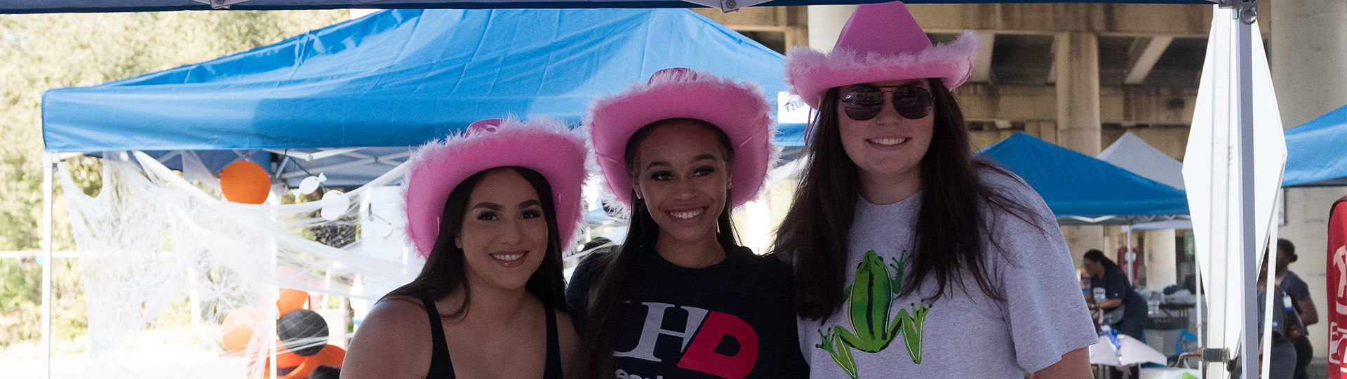 Homecoming cheerleaders