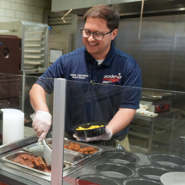 Sodexomagic staff makes a kalamata bowl at the uhd food court